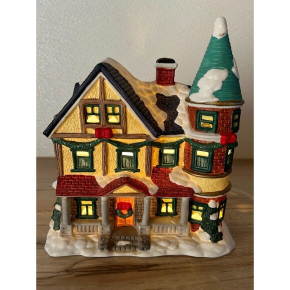 Vintage Village English Cottage Collection Lighted Hand Painted Porcelain House - Picture 1 of 11